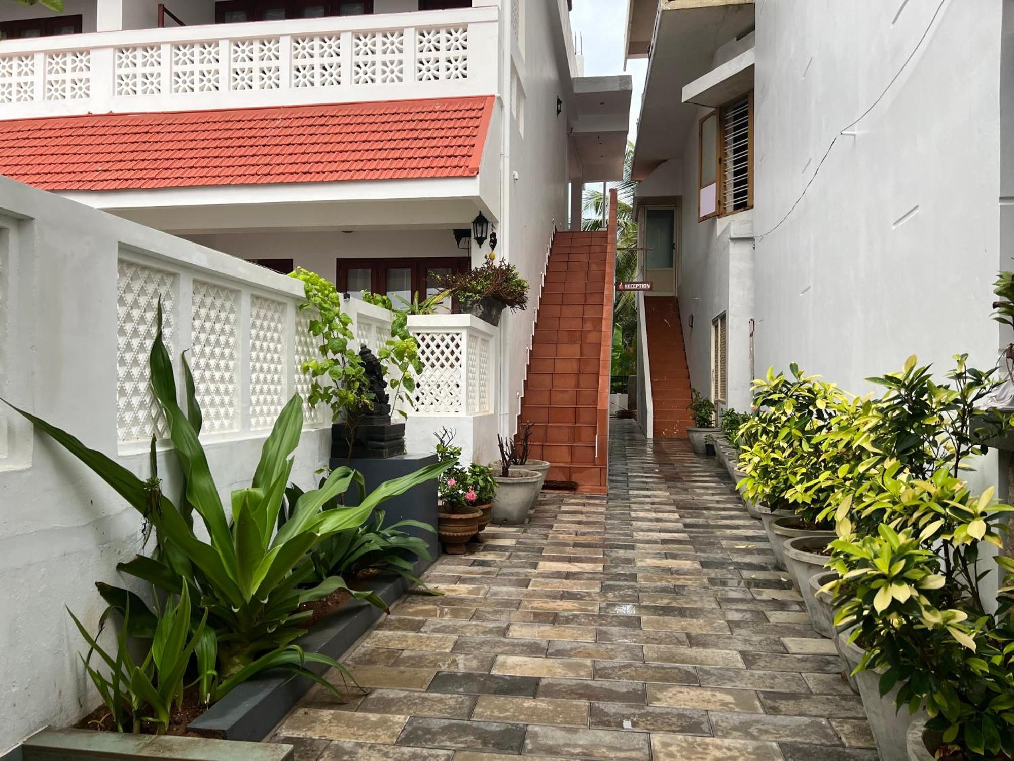 Buddha Beach Hotel Ковалам Экстерьер фото