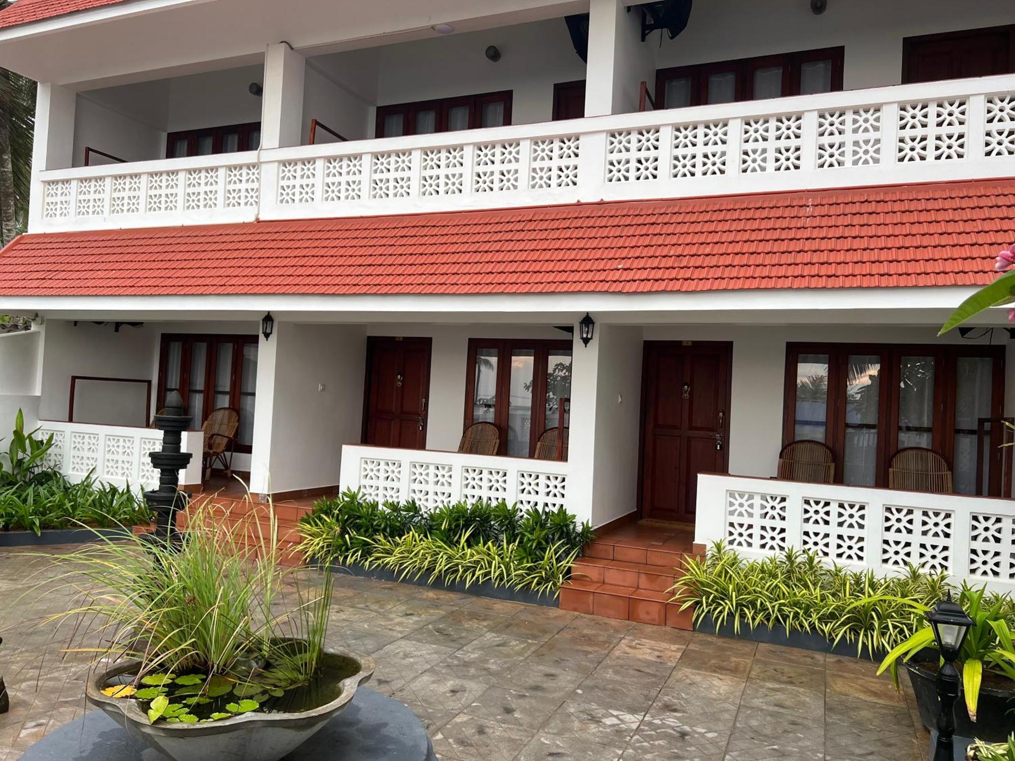 Buddha Beach Hotel Ковалам Экстерьер фото