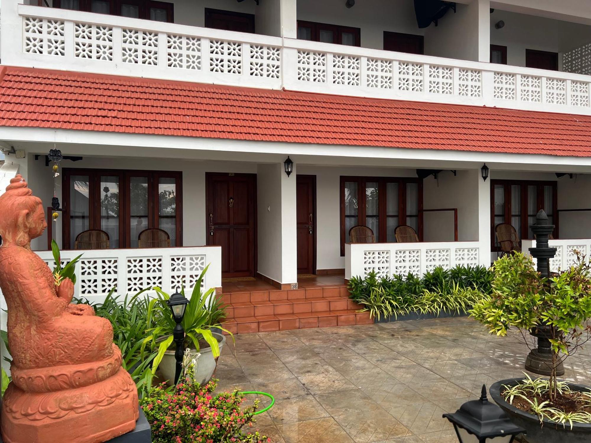 Buddha Beach Hotel Ковалам Экстерьер фото